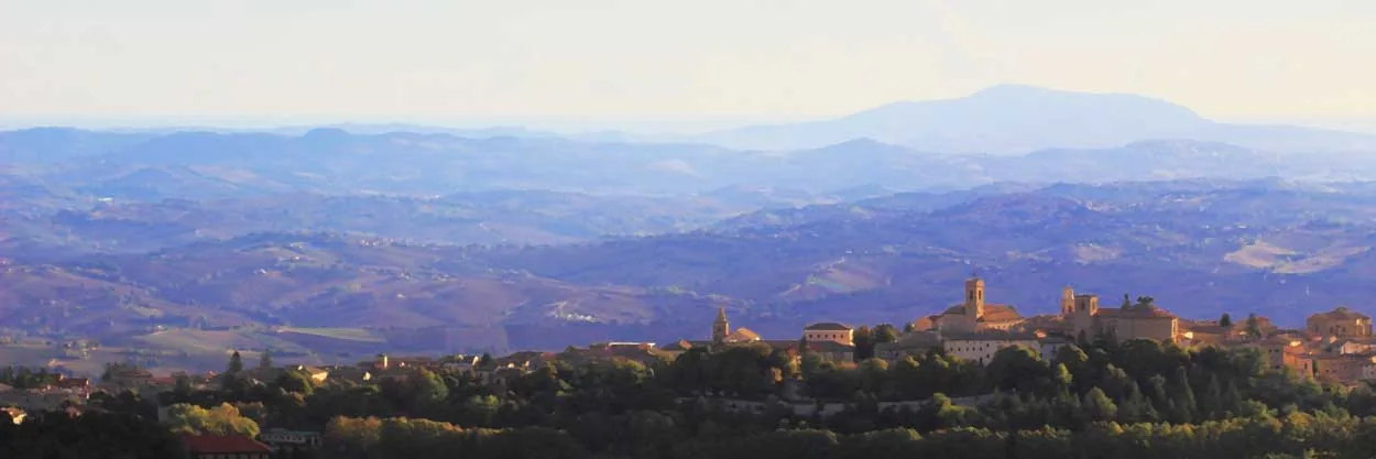 Cingoli sul Monte Circe, vista dalla campagna